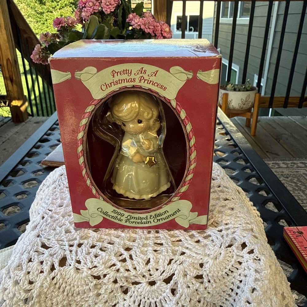 1999 Precious Moments-587958-"PRETTY AS A CHRISTMAS PRINCESS"
